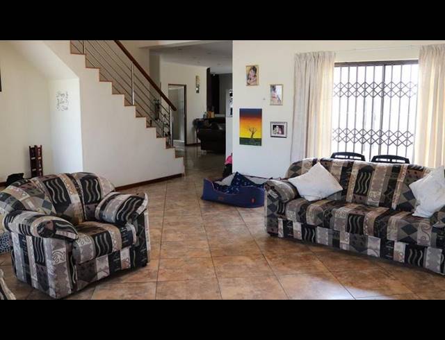 4 BEDROOM HOUSE FOR SALE IN COUNTRY CLUB